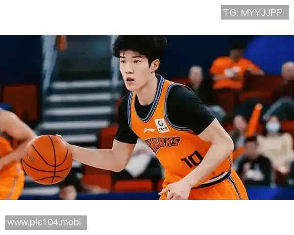 内外开花！偰李永炜半场6中5贡献14分 三分4中3